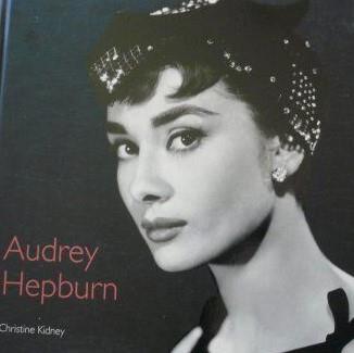 AUDREY HEPBURN : ICONS OF OUR TIME